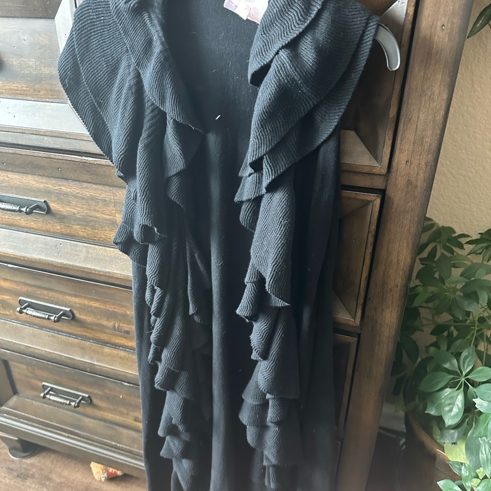 Elegant Black Ruffled Sleeveless Top
